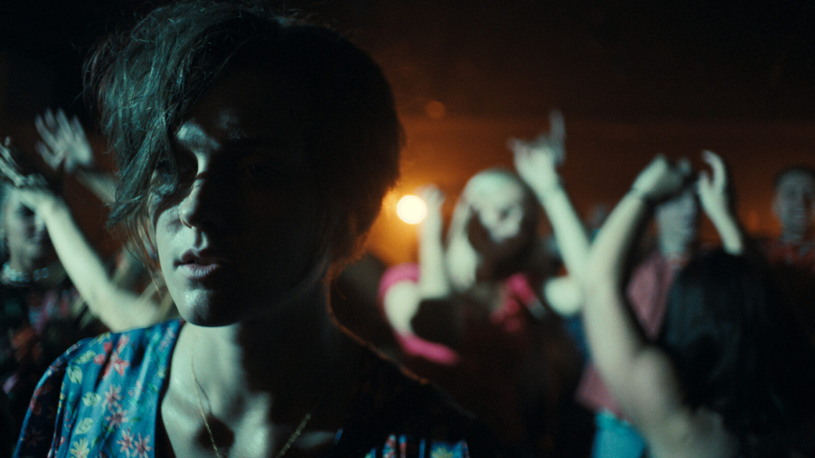 Leva Lite Norgespremiere3 LAURA Drunk at club in Warsaw Photocredit Mattias Pollak JPG SRGB 8000x4820